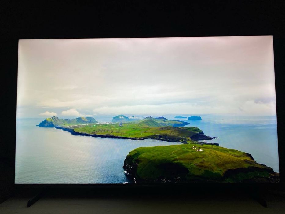 Телевізор Hisense 55E7Q в ідеальному стані