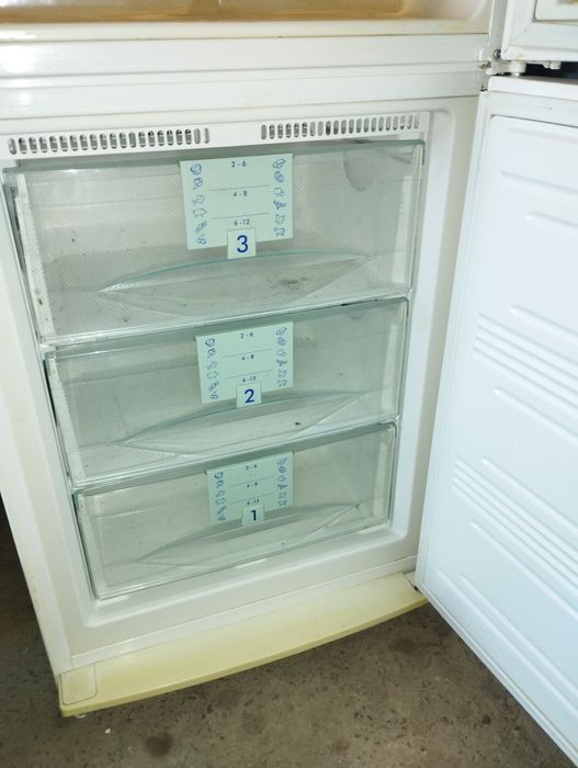 Холодильник LIEBHERR продам.