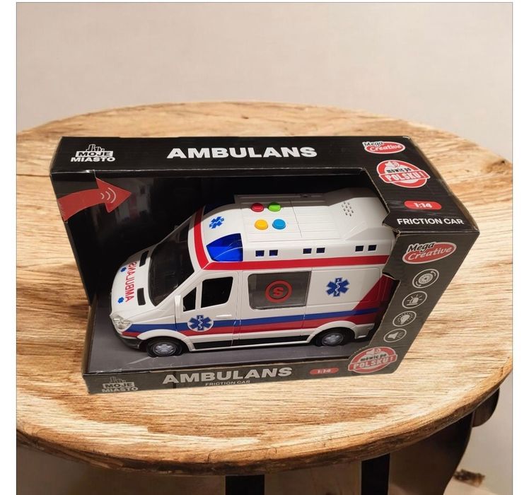 Nowy samochód pojazd karetka ambulans Moje Miasto