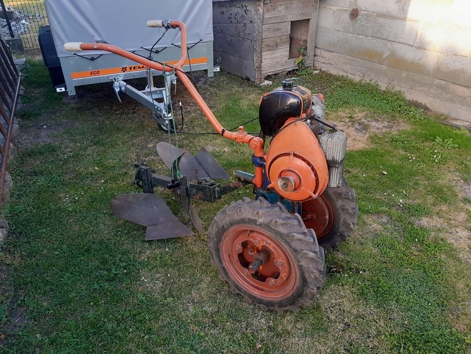 Traktorek ogrodniczy ogrodowy dzik jednoosiowy Solo pług obrotowy