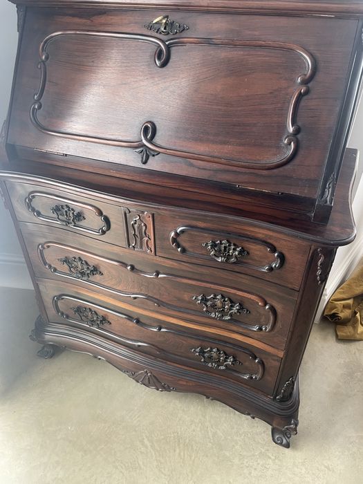 Secretaria/escrevaninha/cómoda estilo D.José vinhático em Pau Santo