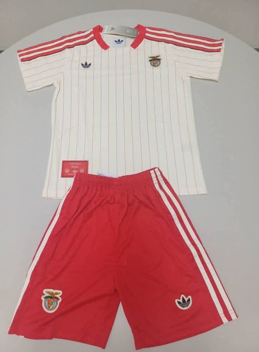 Equipamento criança Benfica 14 anos