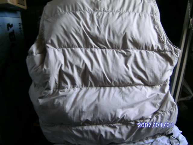 продам фирменную женскую жилетку фирмы ZARA