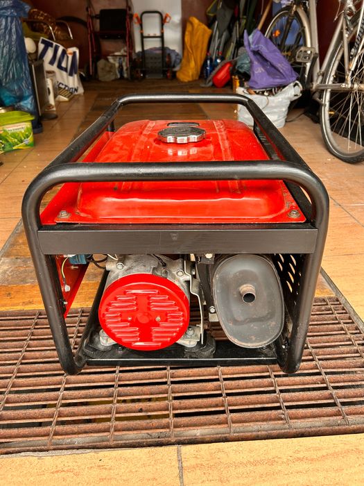 Agregat prądotwórczy 2.4 KW max 2.7KW