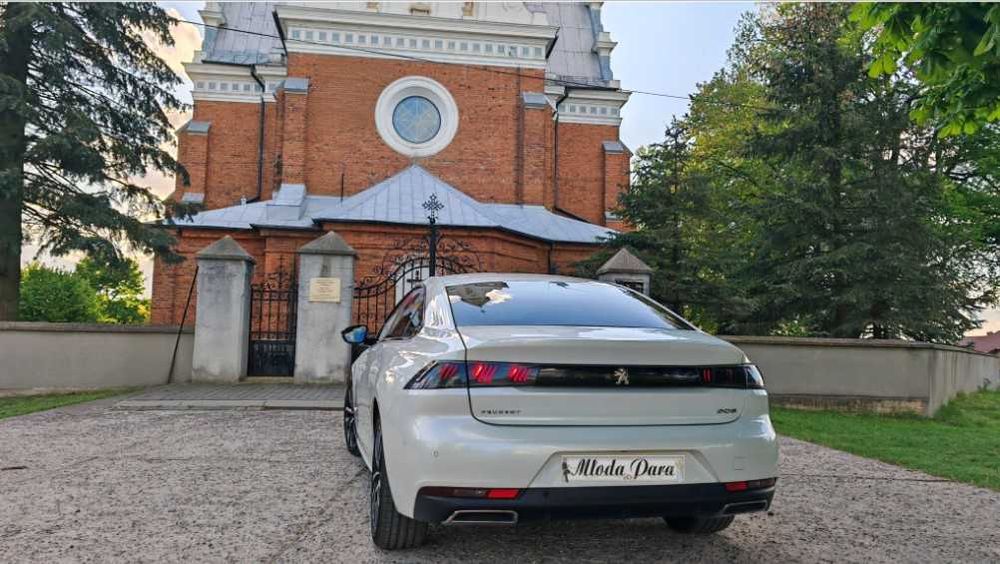 Samochód do ślubu w kolorze białej perly, wieczór panieński, kawalersk