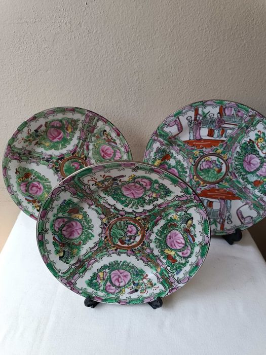 4 Decorative Plates64750931138691122