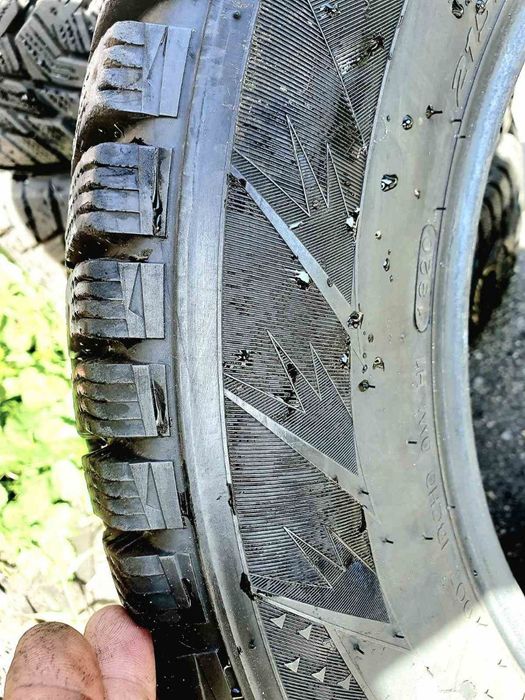 4 шт  215/65 R17 Hankook winter Rs2 W429 (під шип) 8+ mm