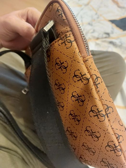 Listonoszka GUESS jak nowa