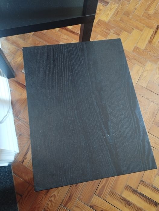 2 móveis de apoio pretos IKEA