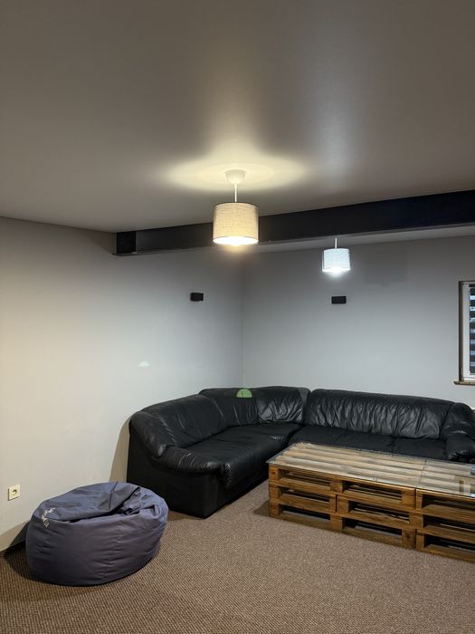 Будинок з банею і басейном