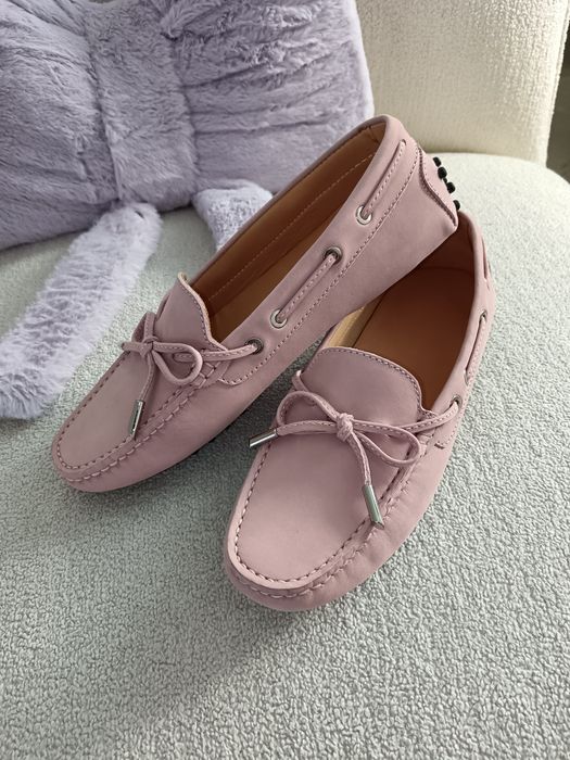 Pudrowo różowe skórzane mokasyny