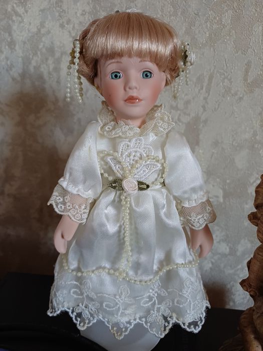 Фарфорова лялька