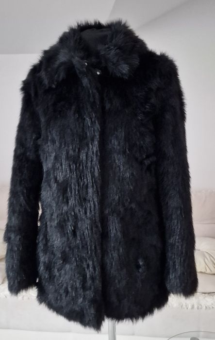 Czarne sztuczne futerko " H&M".