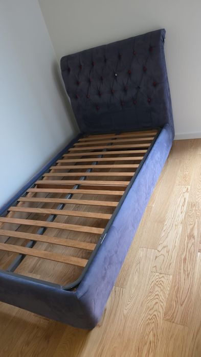 Cama solteiro em bom estado