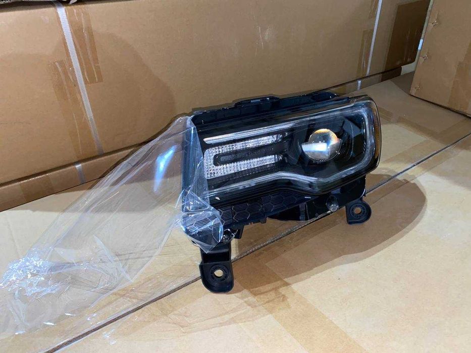 JEEP GRAND CHEROKEE Фара левая черная  2017 2018 2019 2020 68266649AF