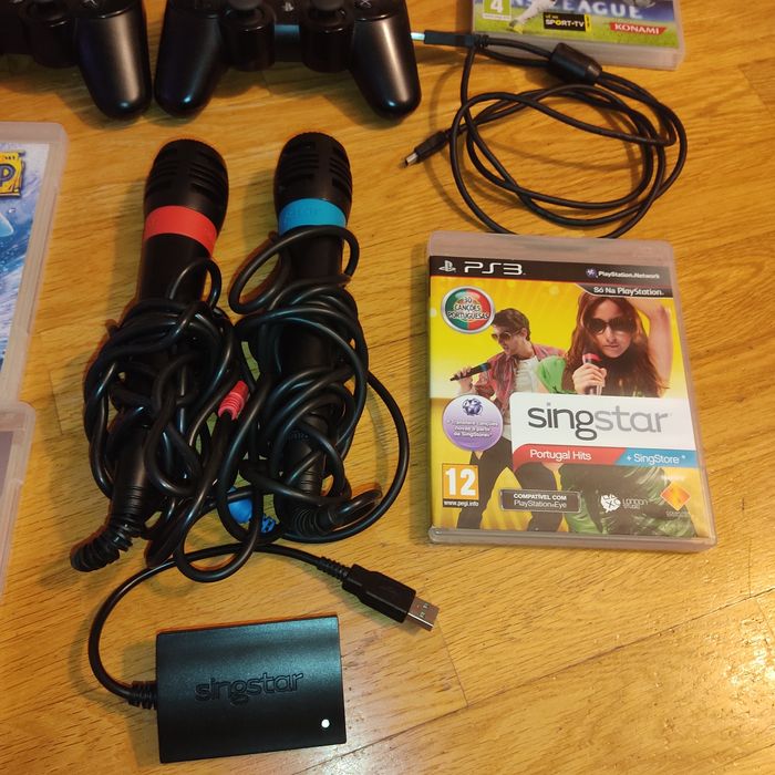 Ps3 +2 comandos+8jogos+2microfones singstar