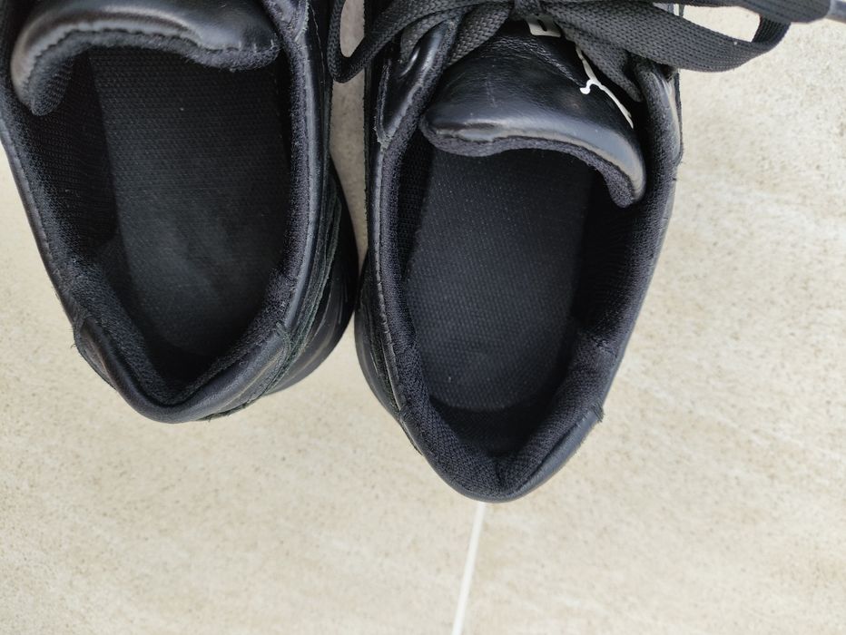 Кросівки шкіряні 39р.