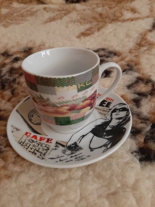 Chávena de café e Pires Happy Casa