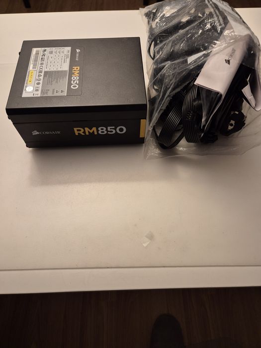 Fonte de alimentação Corsair RM 850 Gold Plus