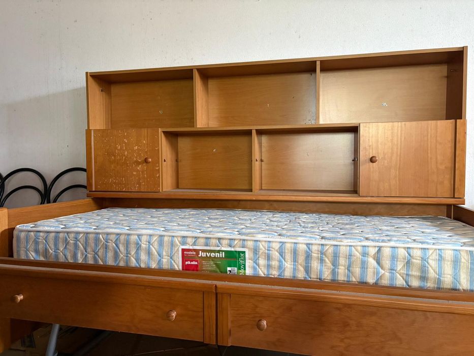 Cama estúdio e cómoda