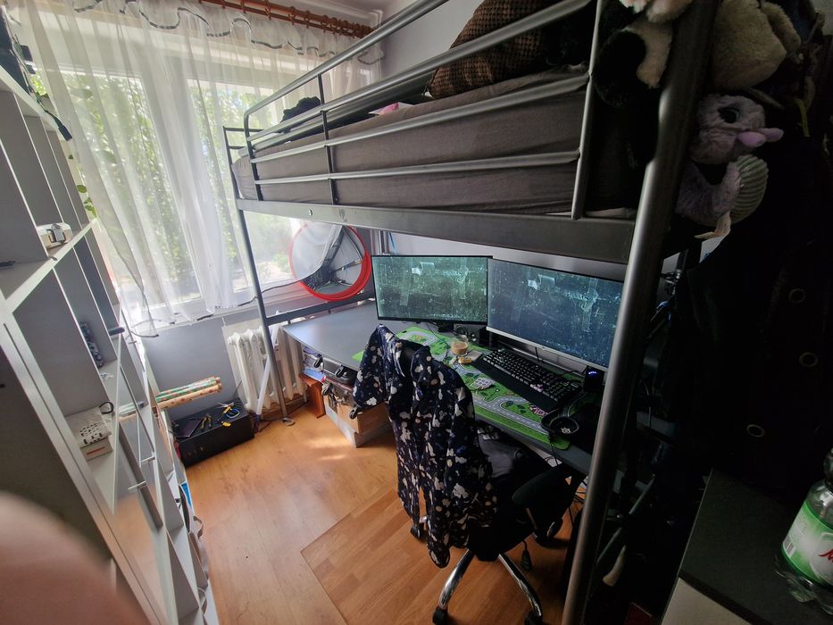 Antresola ikea svarta z blatem i materacem