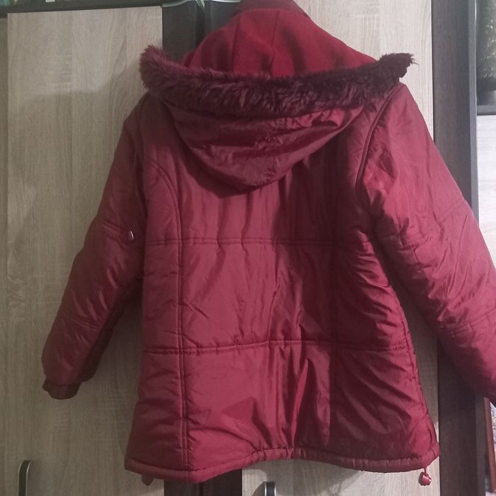 Bordowa kurtka z kapturem, podszewką z polaru, rozmiar M