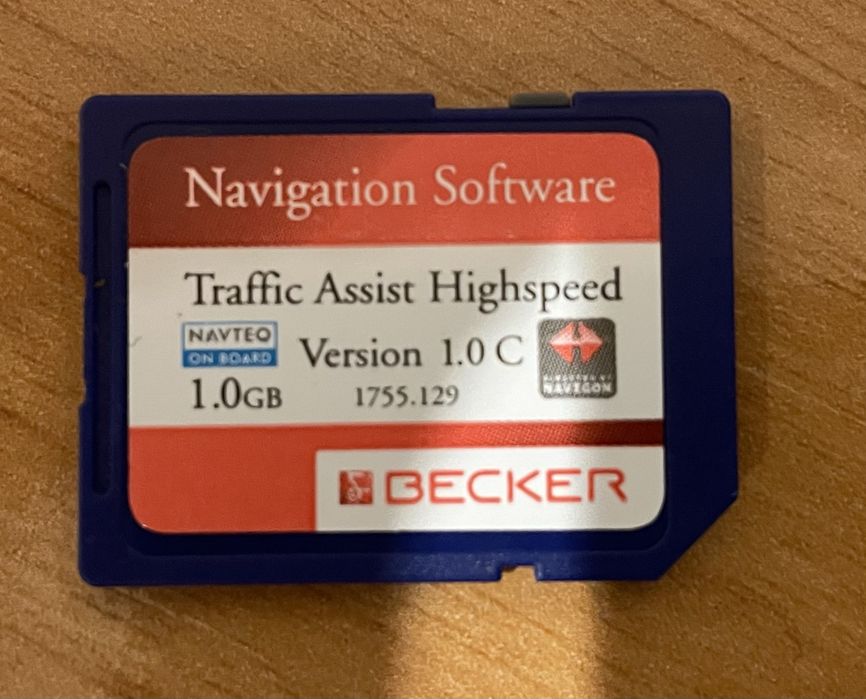 Navegador GPS antigo mas a funcionar em pleno