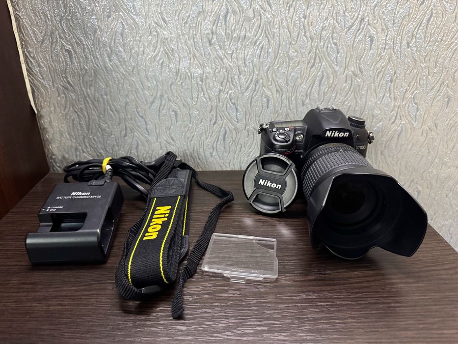 Nikon D7000 + Nikkor 18-105mm