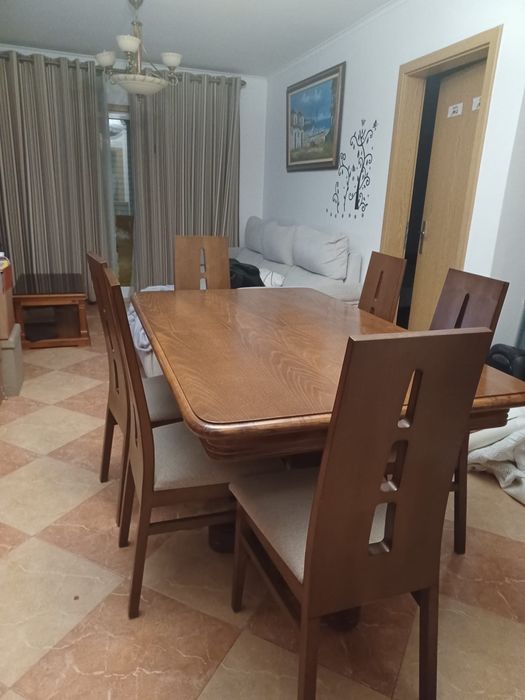 Vendo mesa com 6 cadeiras etc
