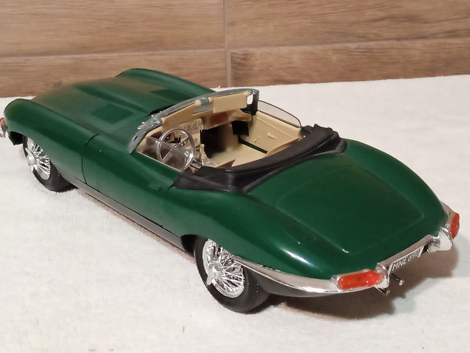 model Jaguar XK.E Polistil 1/16