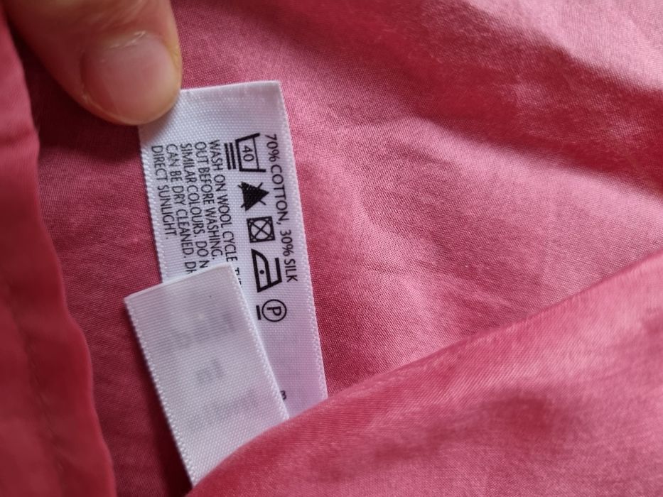 Śliczna zwiewna bluzeczka ze zdobieniami z jedwabiem