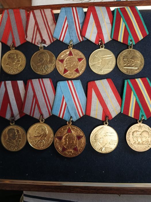 Два Набори від 30 до 70 років армії.