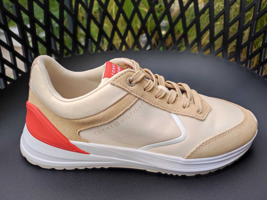 2- Tommy Hilfiger Runner With Heel Detail - Sneakersy r. 40
