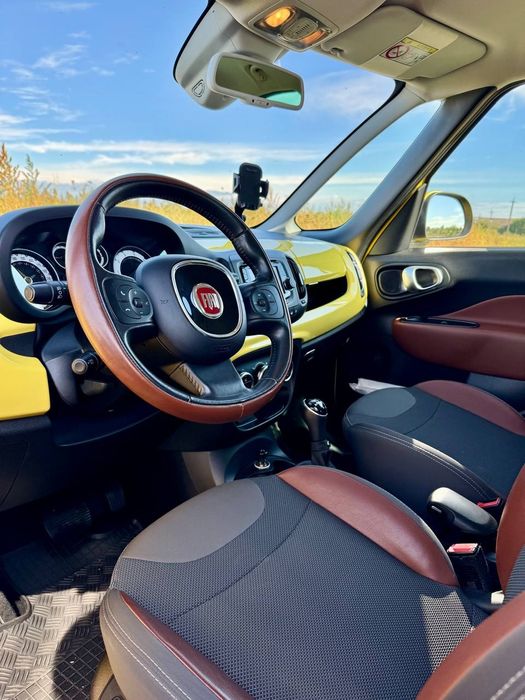 Автомобиль Fiat 500L