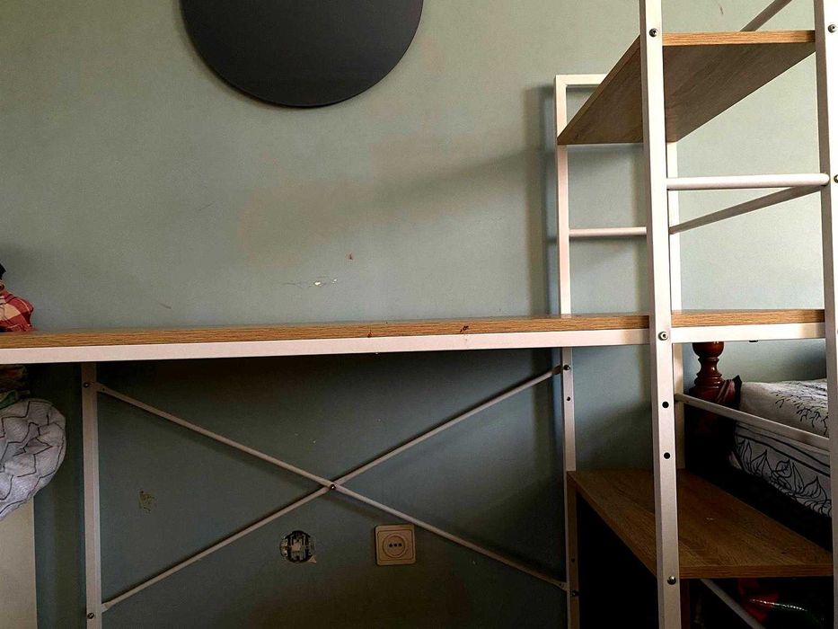 Secretária em excelente estado