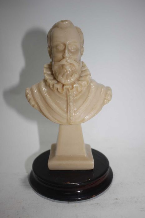 Busto - Luis de Camões