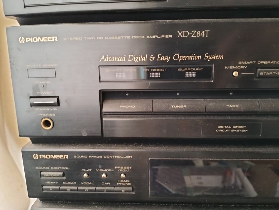 Aparelhagem Pioneer com amplificador, gira discos e colunas