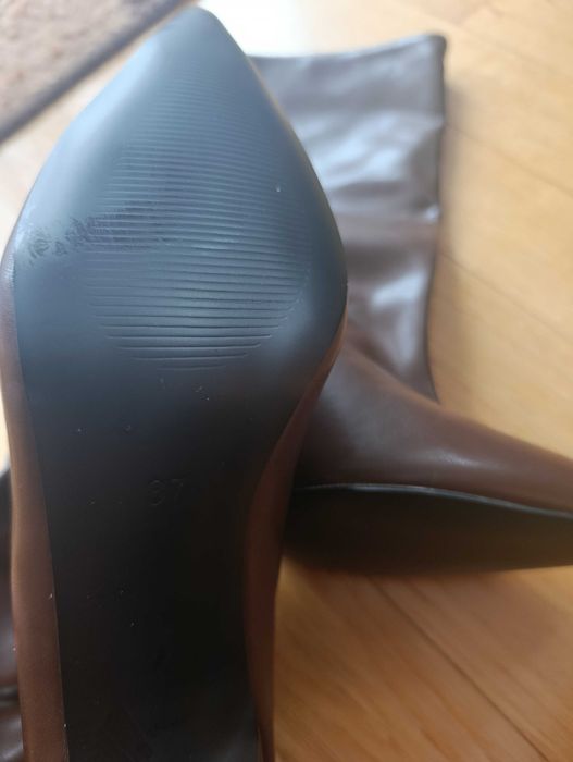 Krótkie kozaki damskie z szerszą cholewką brązowe r 37