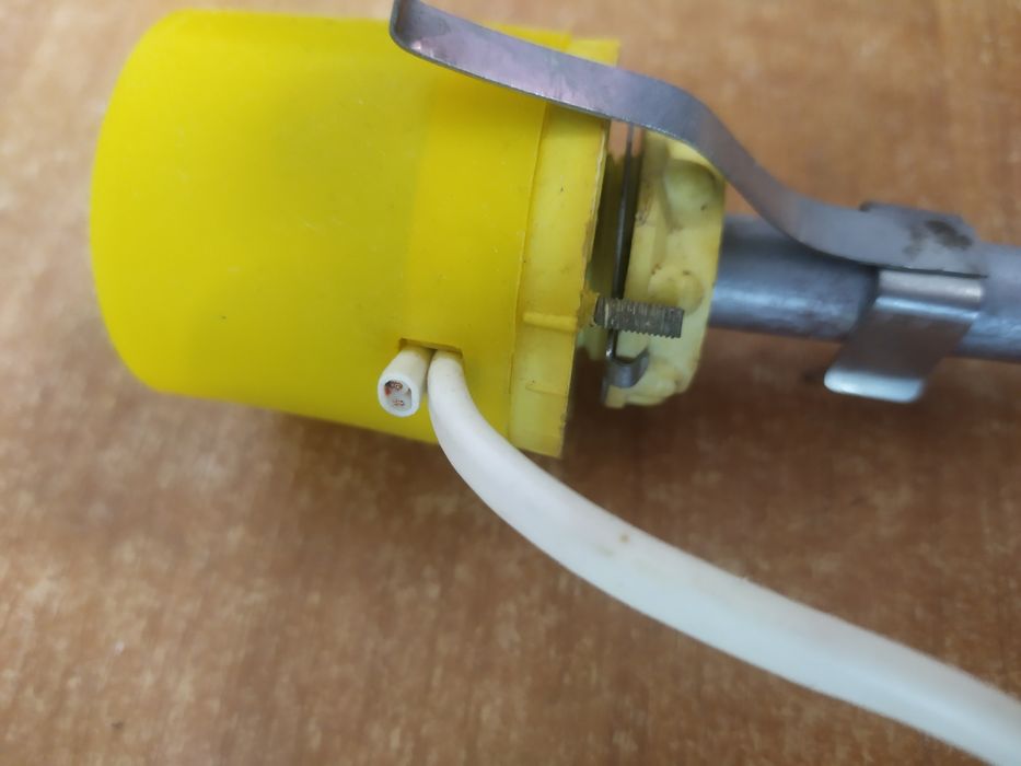 Терморегулятор с нагревательным элементом.