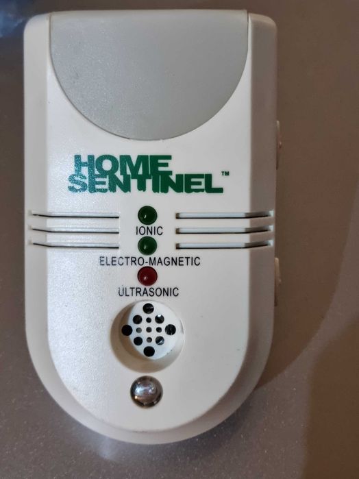 Elektroniczny odstraszacz szkodników Home Sentinel 5-w-1 (myszy, szczury, owady)