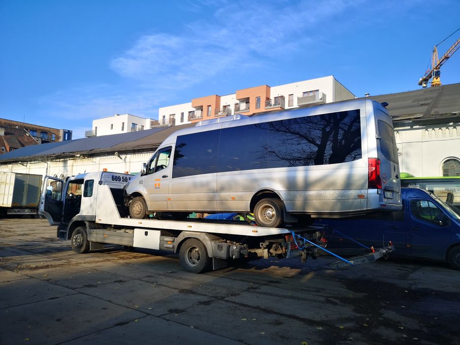 Pomoc Drogowa Auto Laweta Tanio solidnie kabina 6 osób