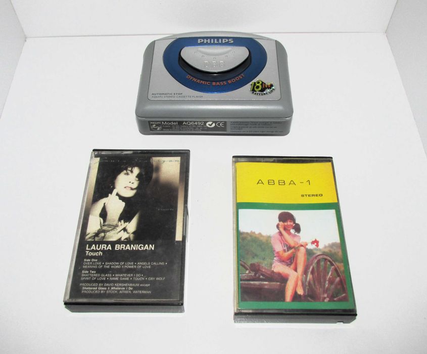 Phillips walkman cassete Player + 2 Tapes
