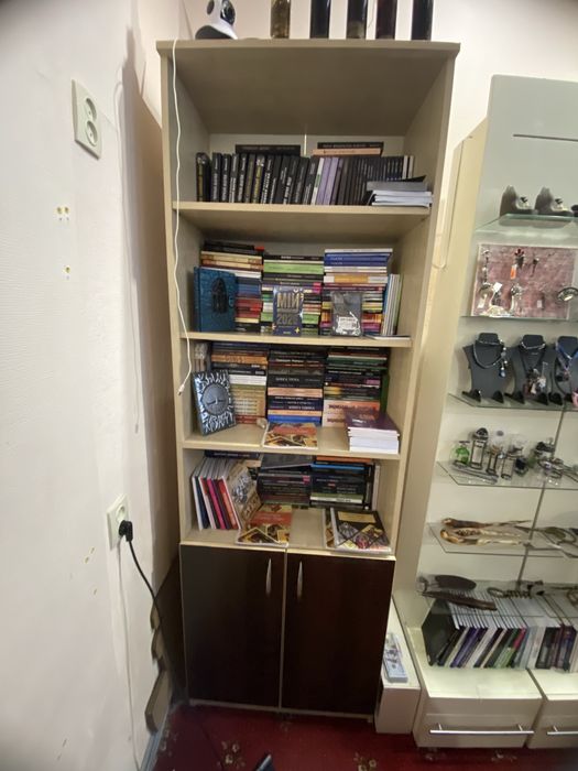 Стилажи белые , стекло