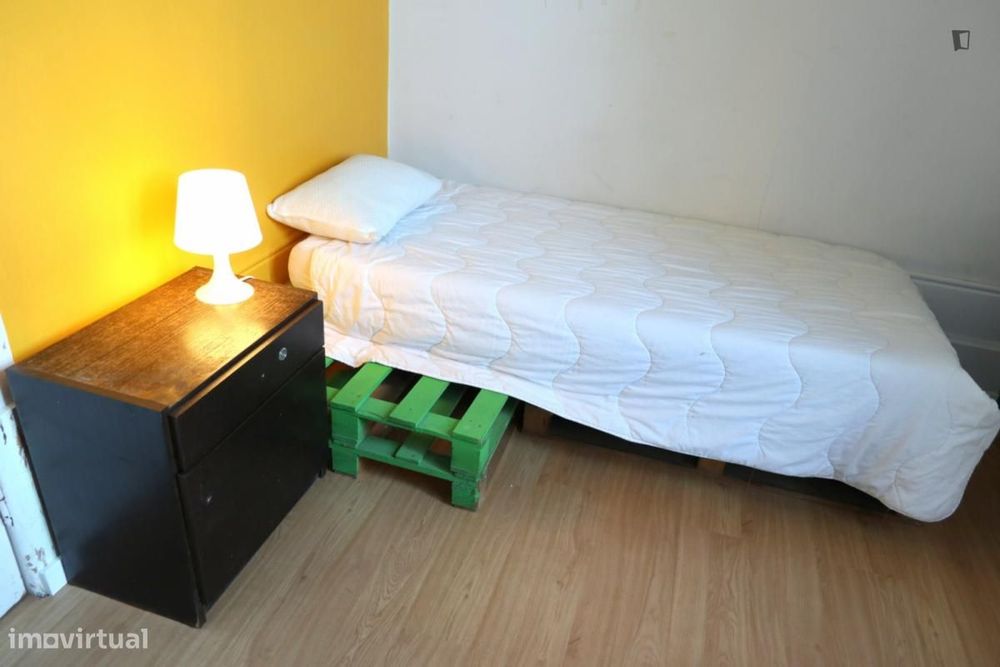 Quarto - localizado em Cedofeita Porto
