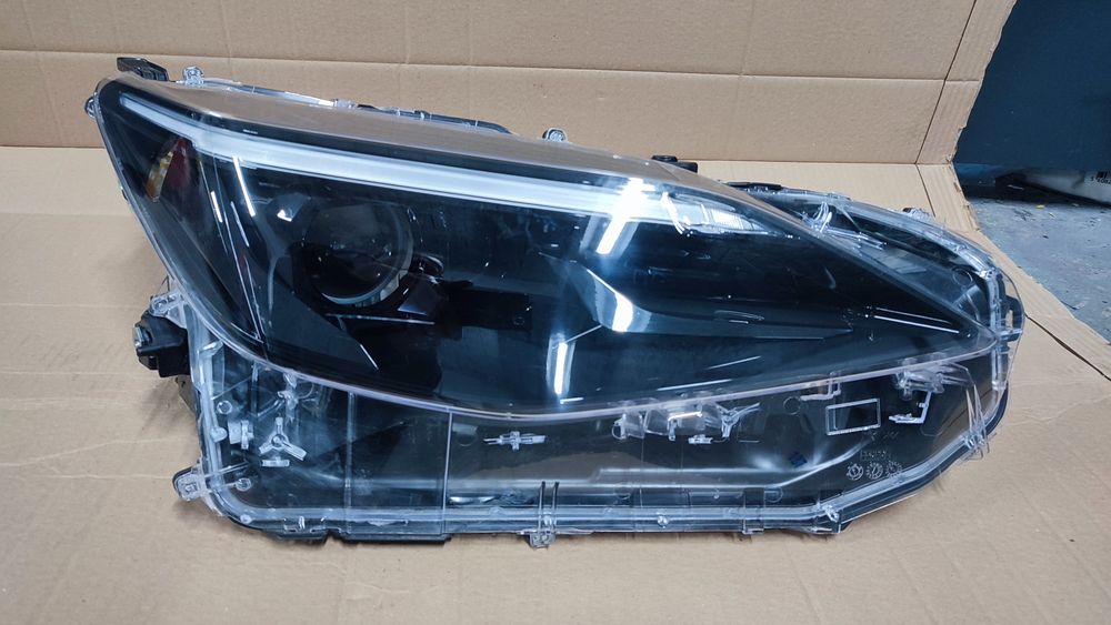 Óptica Toyota Yaris cross recuperarada