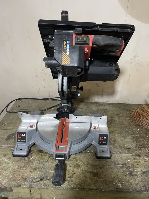 Торцовочная пила Dnipro-M SC-25LD