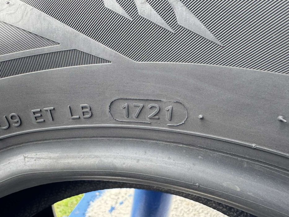 Зимові шини Laufenn 215/60 R16