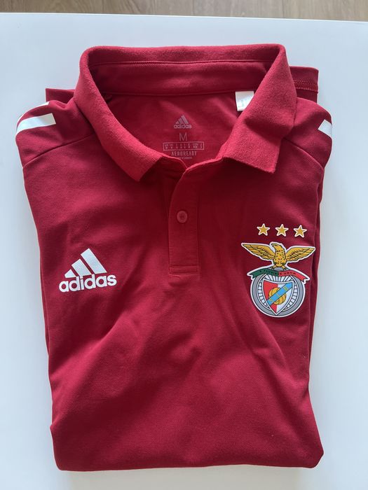 Polo vermelho do Benfica