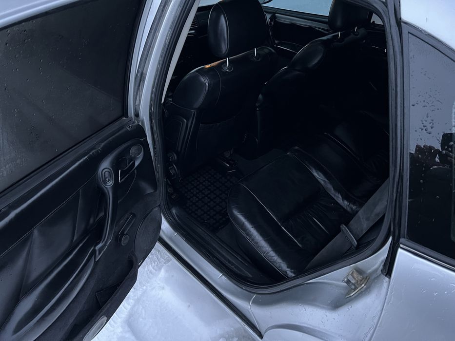 Продам вектру з мотором 1.6 1998року.