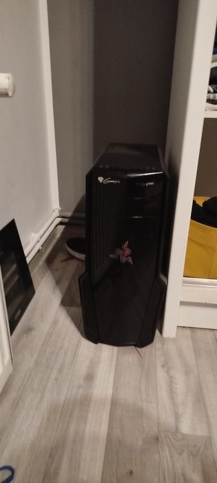 Sprzedam komputer PC.